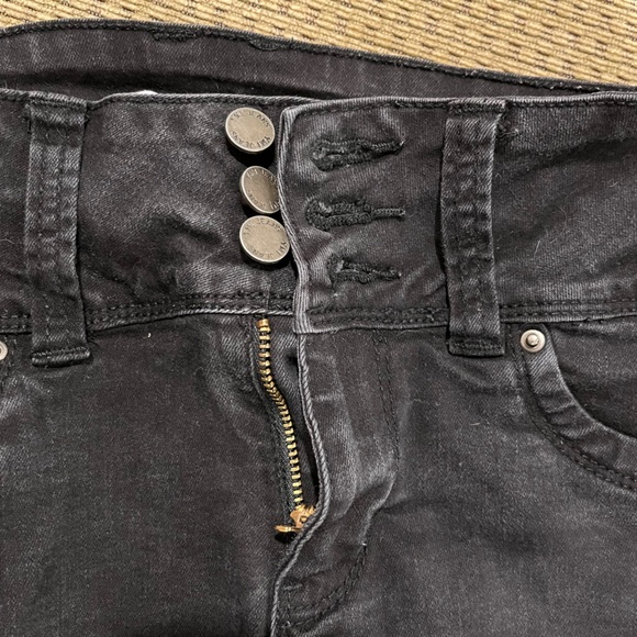 YMI Jeans Mid Rise triple button. - Picture 4 of 6